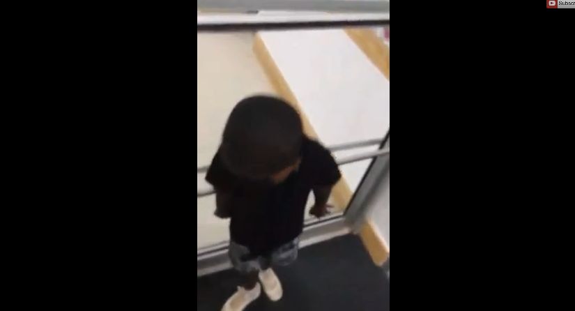 Video: Dojemný moment, keď si pri deťoch uvedomíte, že sa nikto nenarodil ako rasista